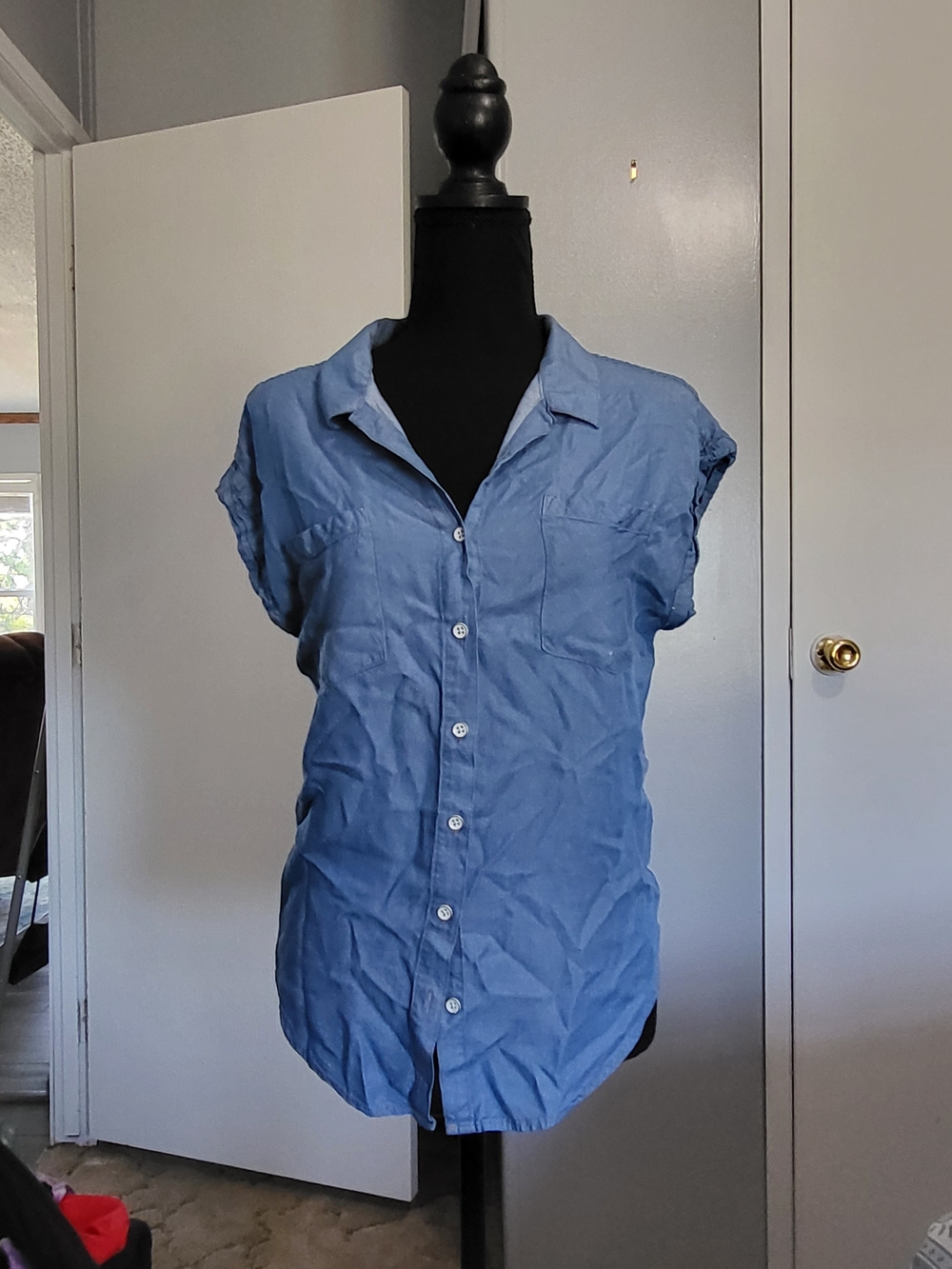 JACHS Girlfriend light blue shirt with tan label